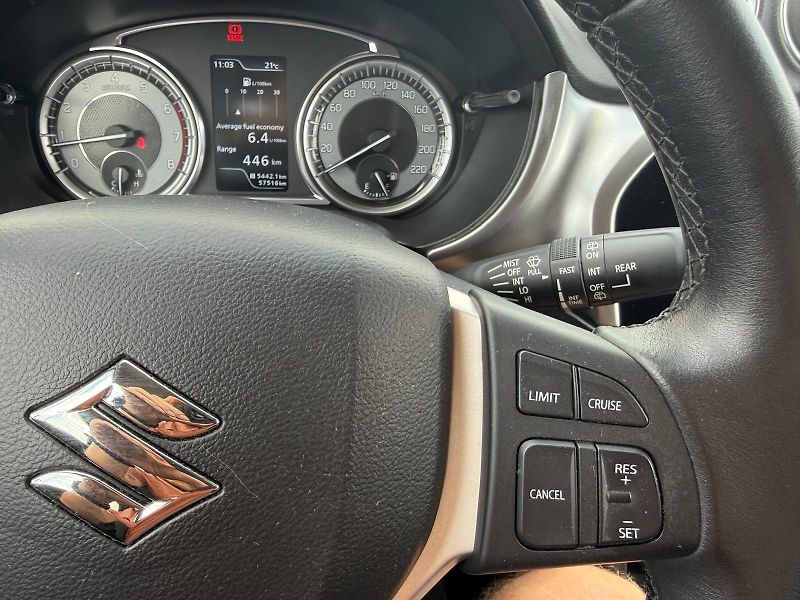 Suzuki Vitara 1,4 BoosterJet Premium - fotka 18 z 27