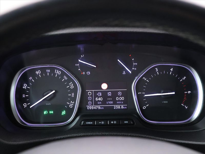 Peugeot Traveller 2,0 HDi 106kW CZ L2 8-Míst DPH - fotka 17 z 28