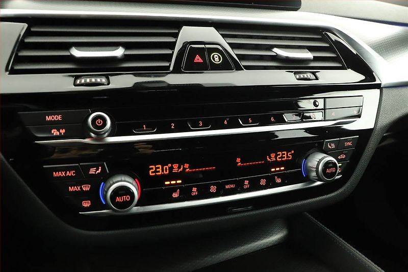 BMW Řada 5 (2021) 530d xDrive - fotka 17 z 20