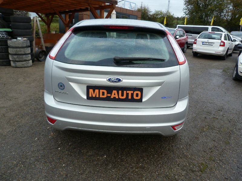 Ford Focus 1.6 16v - fotka 6 z 18