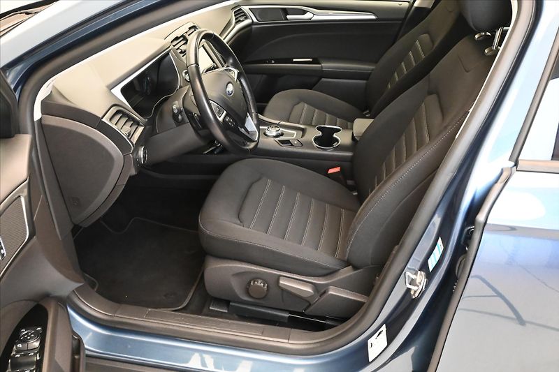 Ford Mondeo 2,0 TDCi 110 kW AT8 Titanium Z - fotka 12 z 33