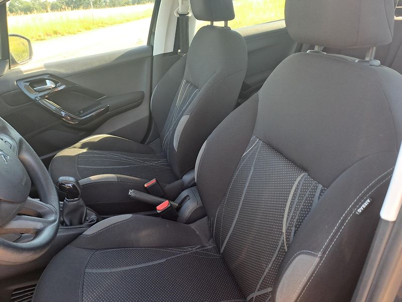 Peugeot 208 (2015) 1.0 PĚKNÝ STAV - fotka 11 z 22