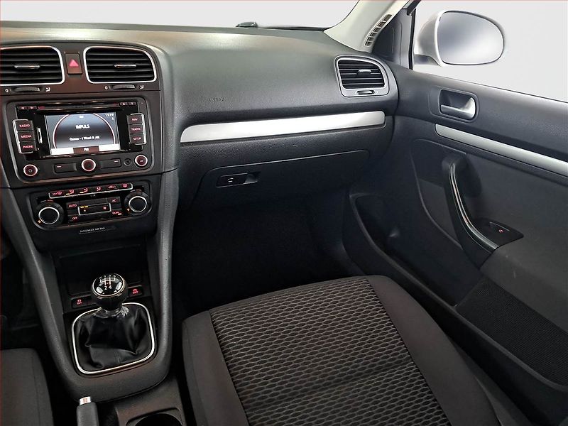 Volkswagen Golf (2010) 1.6 TDI, nová STK, udržované - fotka 8 z 15