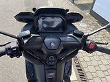 Yamaha (2026) XMAX 300 Tech Max EU5+ - náhled 10