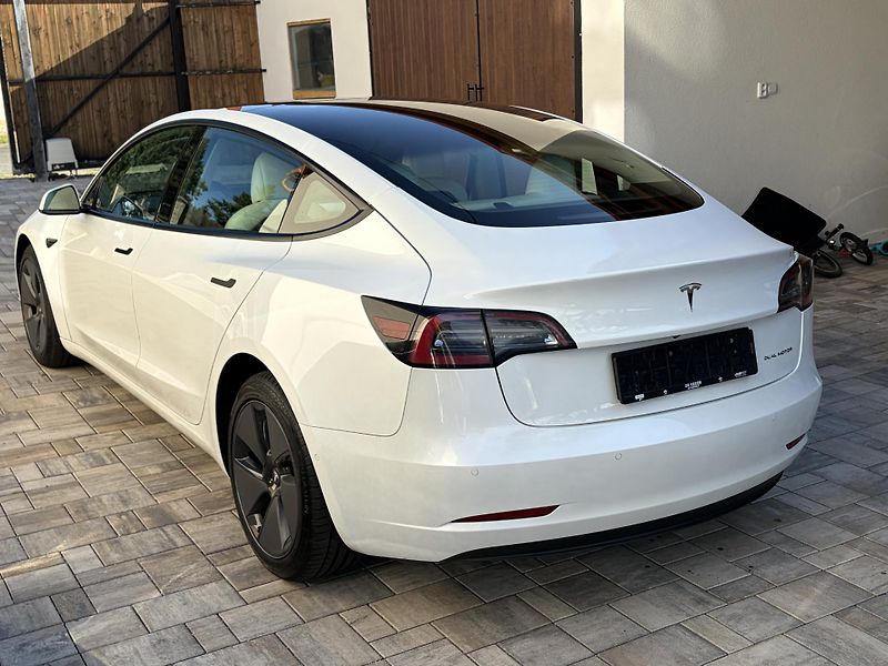 Tesla Model 3 (2021) LR, SOH 89%, bily int. - fotka 2 z 15