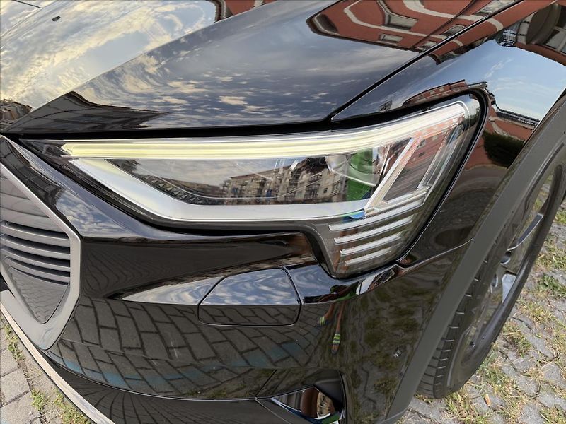 Audi e-tron 50 quattro, 59tis. km - fotka 19 z 19