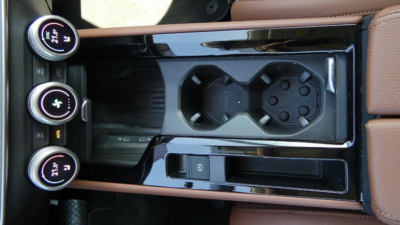 Škoda Superb 2.0 TDI 142kW 4x4 L&K Combi DS - fotka 17 z 27