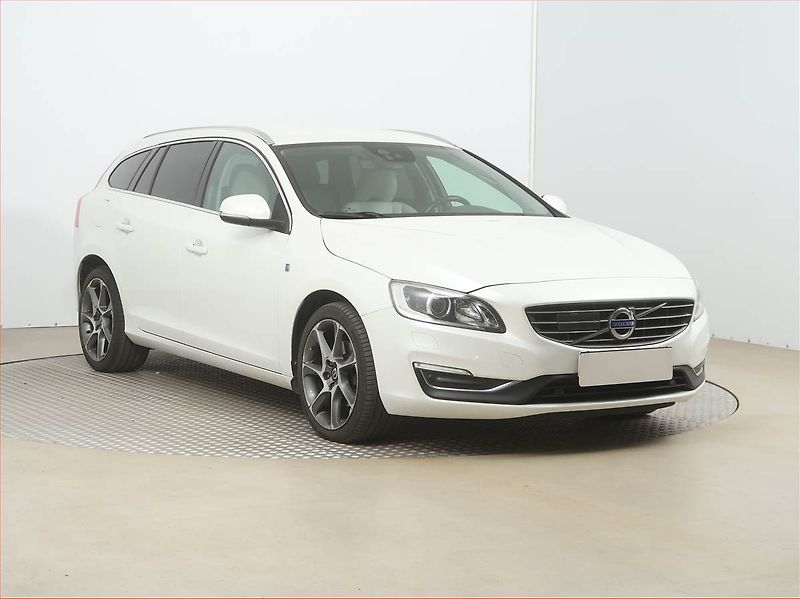 Volvo V60 (2015) D4 2.0, Automat, Serv.kniha - fotografie inzerátu