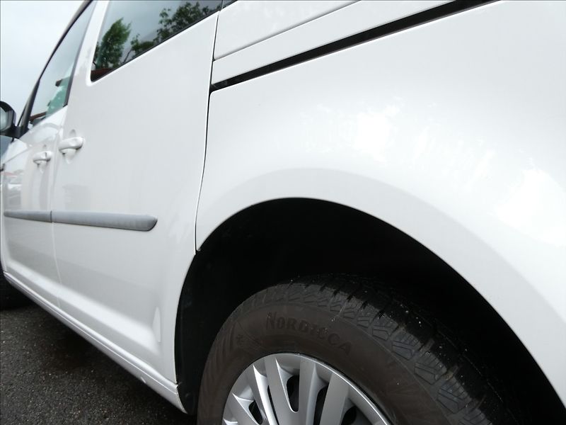 Volkswagen Caddy 2,0 TDi 1.majitel,závěs,tempom - fotka 11 z 49