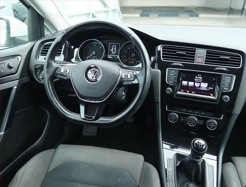 Volkswagen Golf (2014) Comfortline 1.6 TDI, Tempomat - fotka 7 z 15