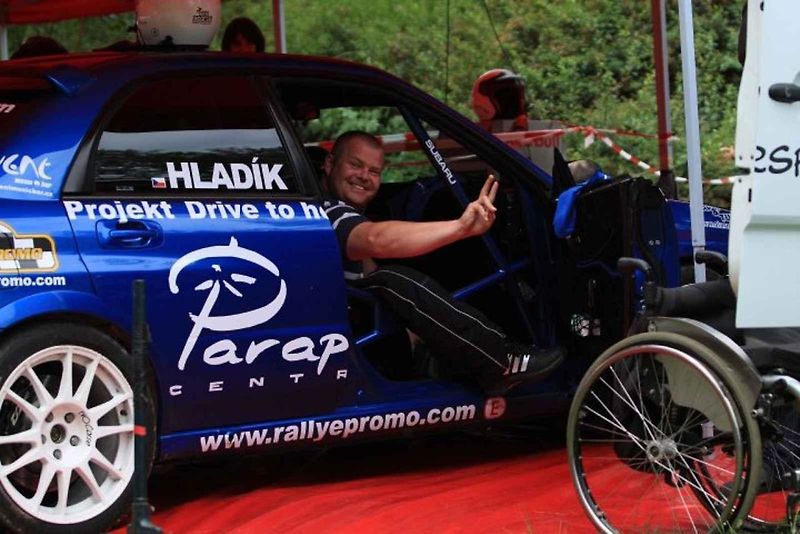 Jiří Hladík se svým zbrusu novým vozem Renault Clio Rally5 Phase II.