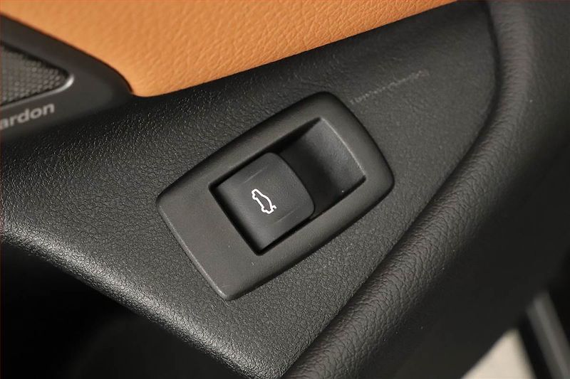BMW Řada 5 (2018) Luxury Line 540i xDrive - fotka 10 z 20