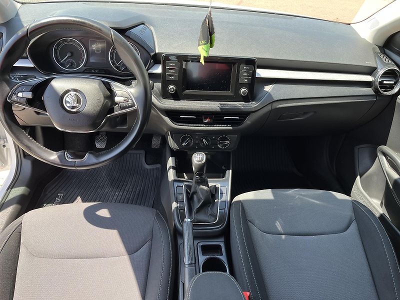 Škoda Fabia 1.0 MPi Ambition Plus 59 kW - fotka 13 z 34
