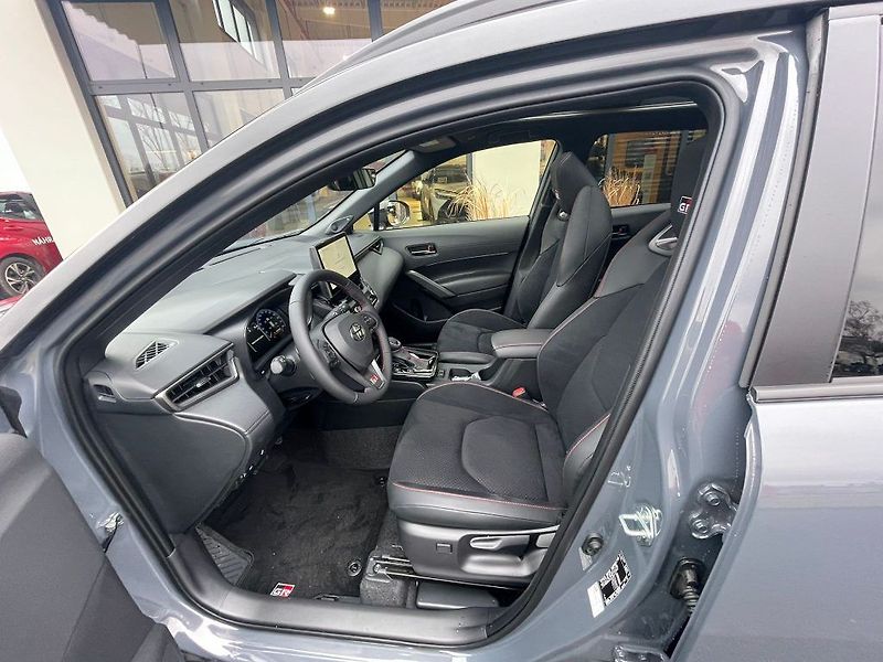 Toyota Corolla Cross 2.0 Hybrid FWD GR SPORT VIP - fotka 14 z 29