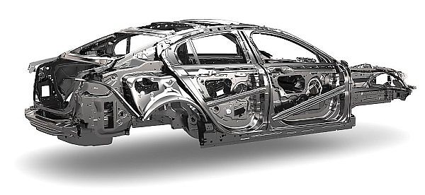 Jaguar XE bude první auto s celohliníkovou samonosnou karosérií ve své třídě.