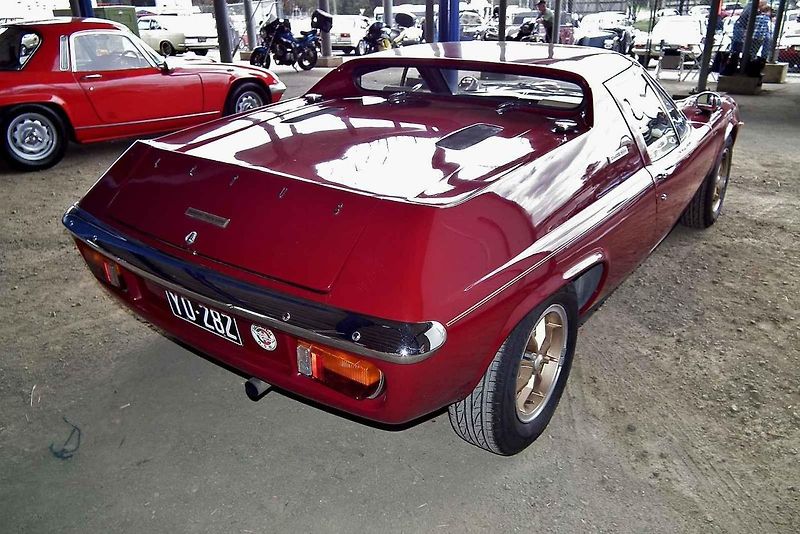 Lotus Europa, sportovní vůz britské automobilky, vznikl přesně podle filozofie šéfa značky Colina Chapmana. Vyráběl se v letech 1966 až 1975.