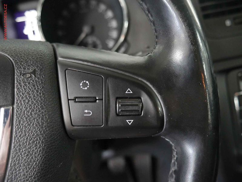 Škoda Yeti (2012) 2.0 TDI, ČR, Navi, panor. - fotka 13 z 19