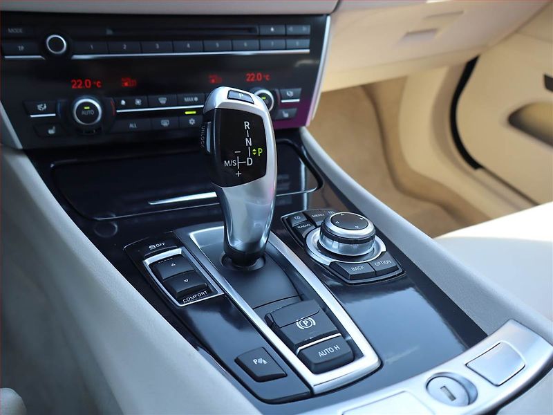 BMW Řada 5 (2010) 530d GT, Automat, Kůže, Navi - fotka 13 z 26