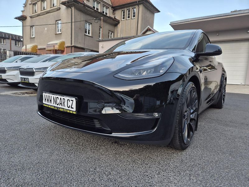 Tesla Model Y ZAMLUVENO !  393kw 21ALU 93,0% - fotka 46 z 48