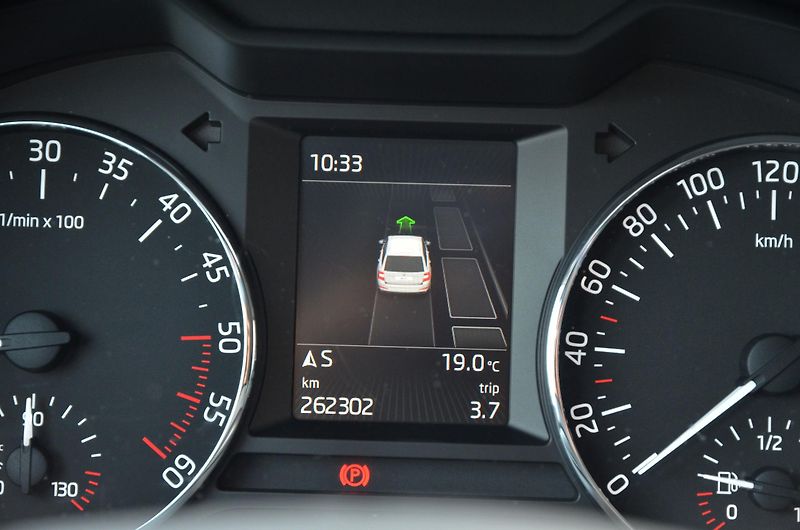 Škoda Octavia (2014) 1.6 TDi 81kW AMB XENON TAŽNÉ - fotka 25 z 36