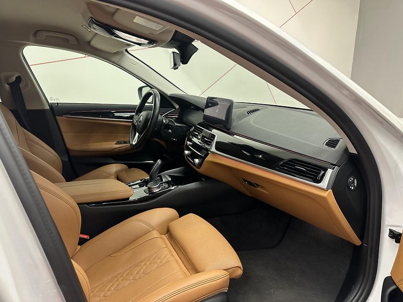 BMW Řada 5 (2021) 530d TAŽNÉ*LED*KAMERA*TOP SPEC - fotka 10 z 18