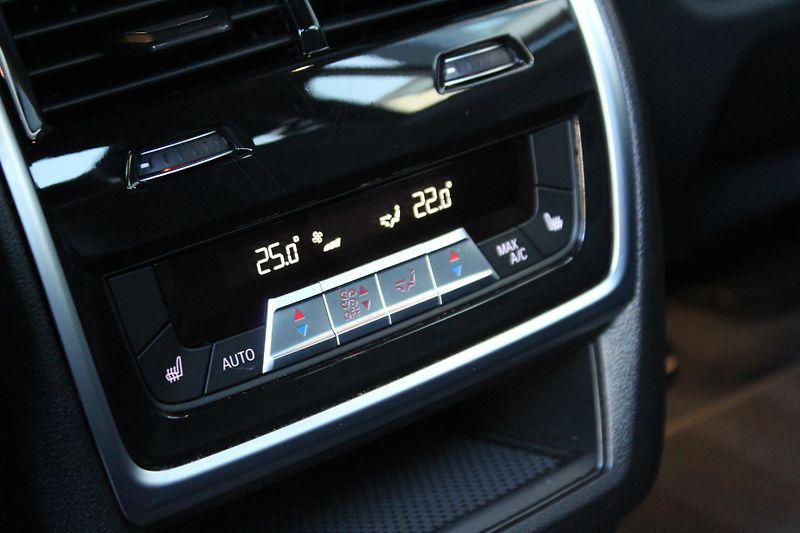 BMW X7 X7 xDrive40d - fotka 27 z 33