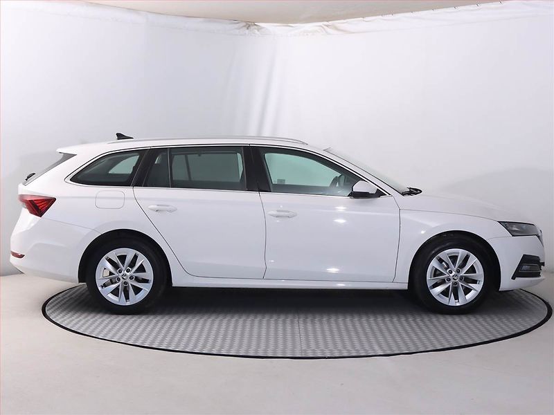 Škoda Octavia (2022) Style 2.0 TDI, Automat - fotka 6 z 21
