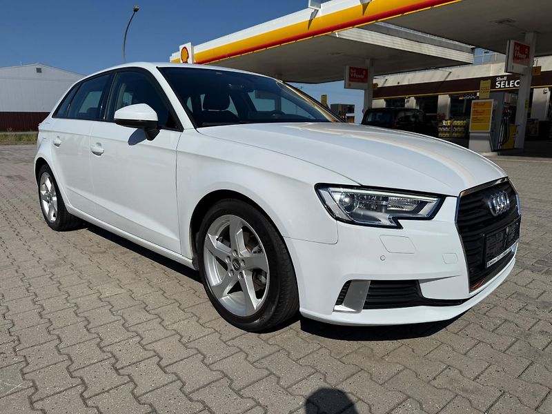 Audi A3 1,6 TDI Sportb automat - fotka 2 z 15