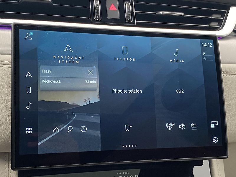 Jaguar F-Pace D300 R-DYNAMIC HSE AWD AUT CZ - fotka 8 z 48