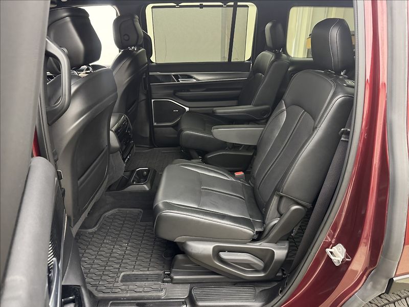 Jeep Wagoneer 5,7 V8 VZDUCH 7-MÍST DPH 360° - fotka 47 z 60