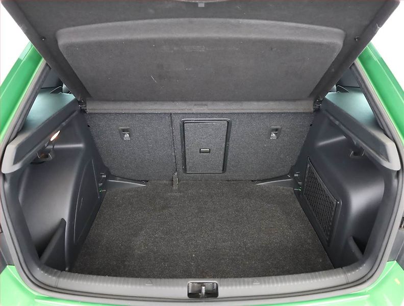 Škoda Rapid (2018) Spaceback 1.0 TSI, Xenony - fotka 18 z 19