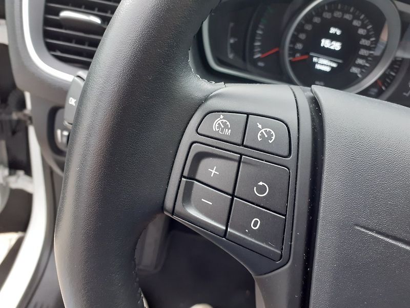 Volvo V40 (2018) 2.0 D CROSS COUNTRY - fotka 9 z 32