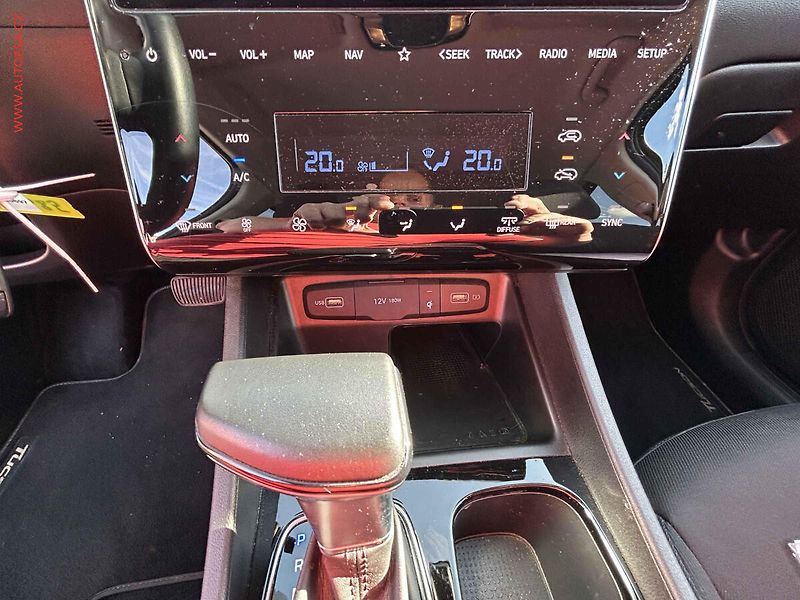 Hyundai Tucson (2022) 1.6 T-GDi 4x4, 2.maj,ČR - fotka 14 z 19