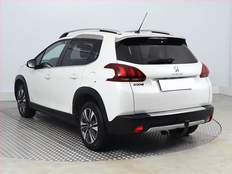 Peugeot 2008 (2019) 1.2 PureTech, Serv.kniha, Kůže - fotka 4 z 17
