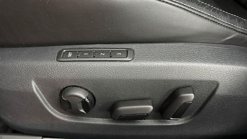 Škoda Superb 2.0 TSI DSG Sportline Combi - fotka 22 z 33