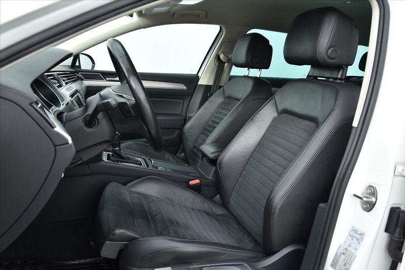 Volkswagen Passat 2.0TDi 140kW 4MOTION HIGHLINE - fotka 10 z 25