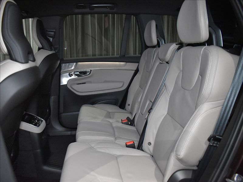 Volvo XC90 2,0 T8 AWD Ultra B&W,Ventilace - fotka 9 z 30