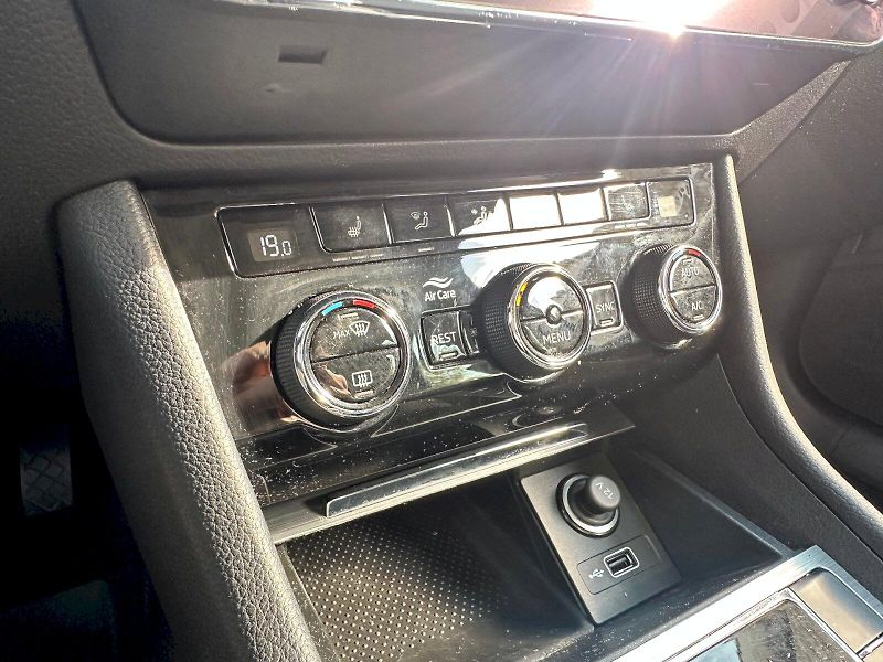 Škoda Superb (2019) 2.0 TSI 200kW AmbitionPlus Com - fotka 19 z 24