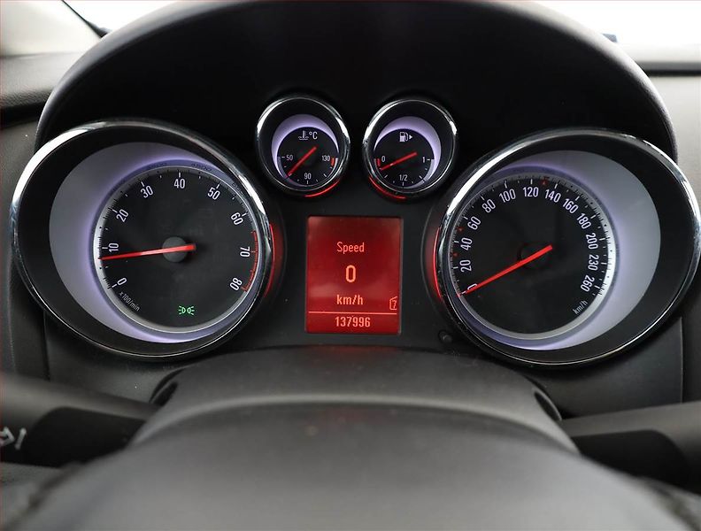 Opel Astra (2011) 1.4 T, Serv.kniha, Tempomat - fotka 9 z 13