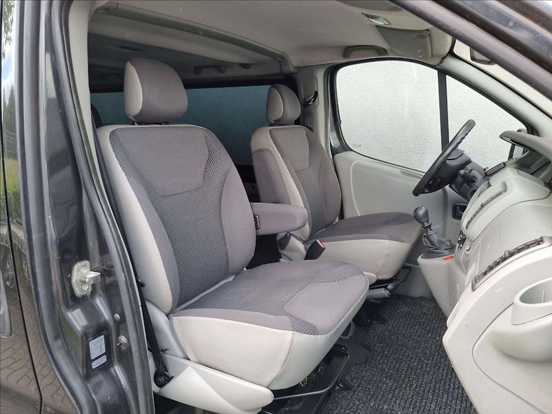 Opel Vivaro 2,5 DCi 8 Míst Webasto 2xKlima - fotka 19 z 31