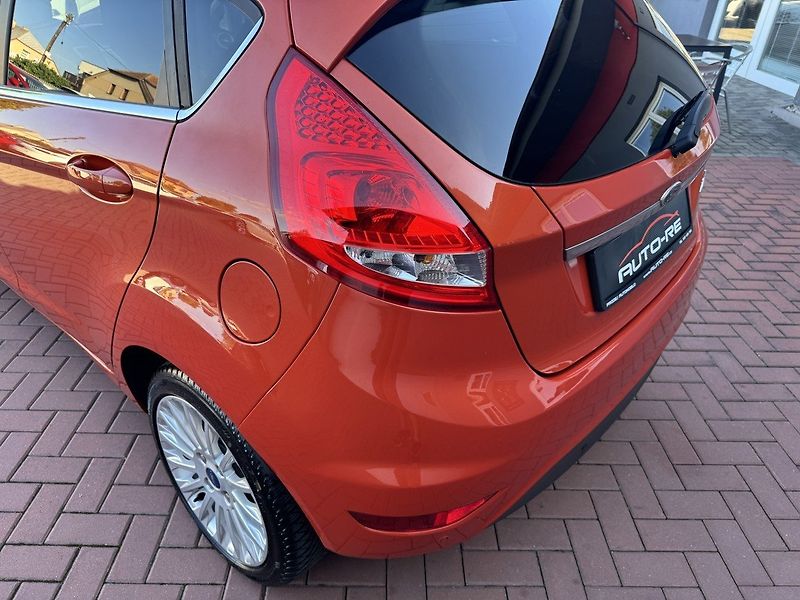 Ford Fiesta (2011) 1.6i Titanium Digi Klima WP - fotka 44 z 50