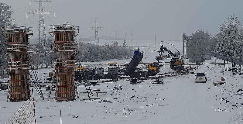 Stavba dálnice D6 na hranici Ústeckého a Karlovarského kraje.