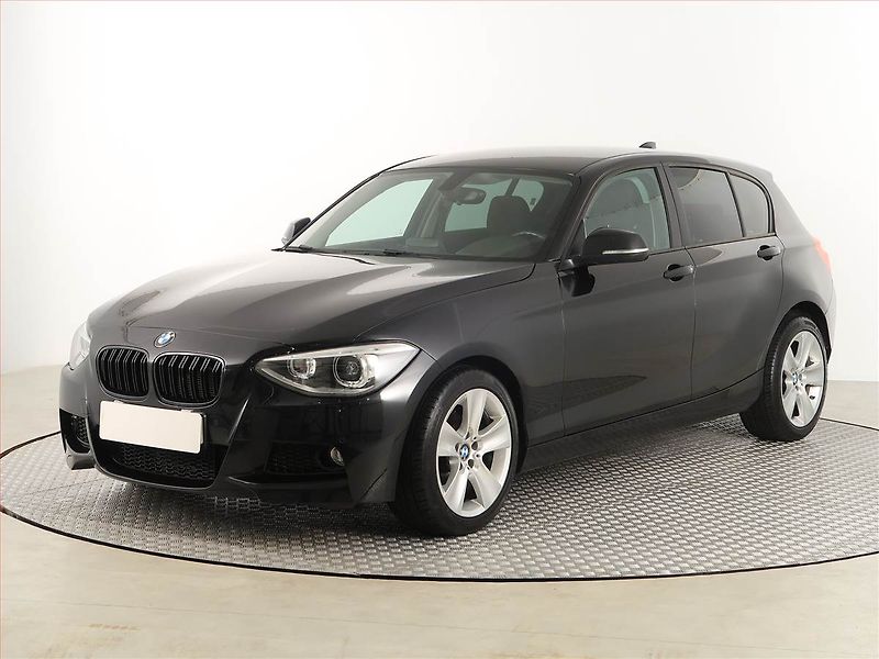 BMW Řada 1 (2014) Comfort 114i, Xenony, Tempomat - fotka 2 z 17