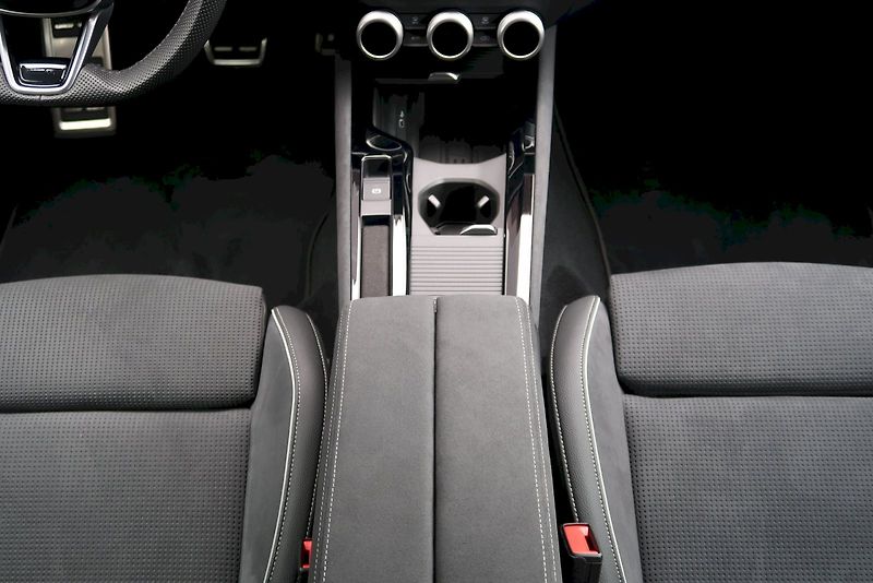 Škoda Superb (2025) SportLine 1,5 TSi e- Tec/110 k - fotka 11 z 32