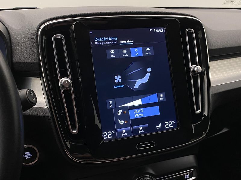 Volvo XC40 D3 MOMENTUM AUT  - fotka 39 z 45