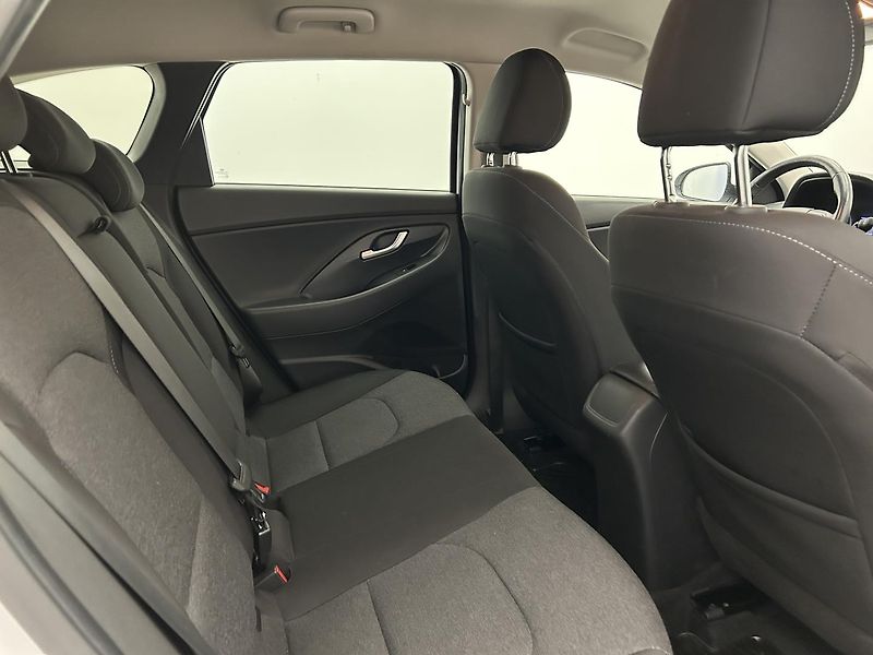 Hyundai i30 1.5 T-GDi Smart - fotka 20 z 27