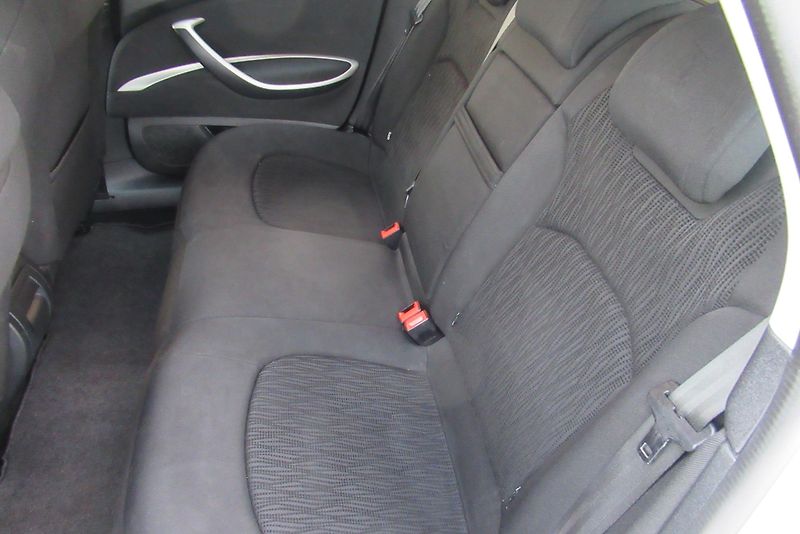 Citroën C5 2.0 HDi  AUT. KLIMA TAŽNÉ - fotka 17 z 19