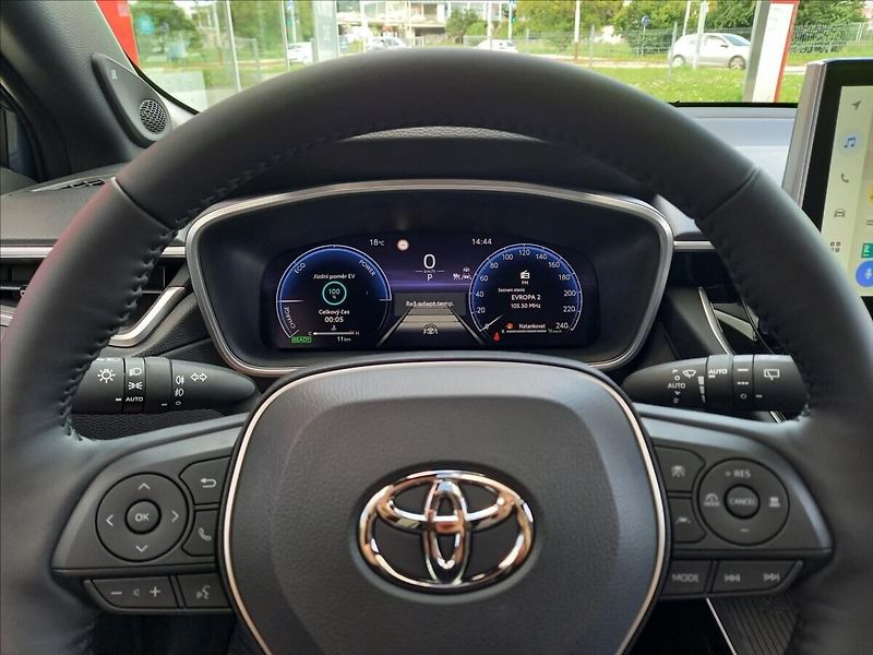 Toyota Corolla Cross 2,0 Executive + Skyview - fotka 14 z 15