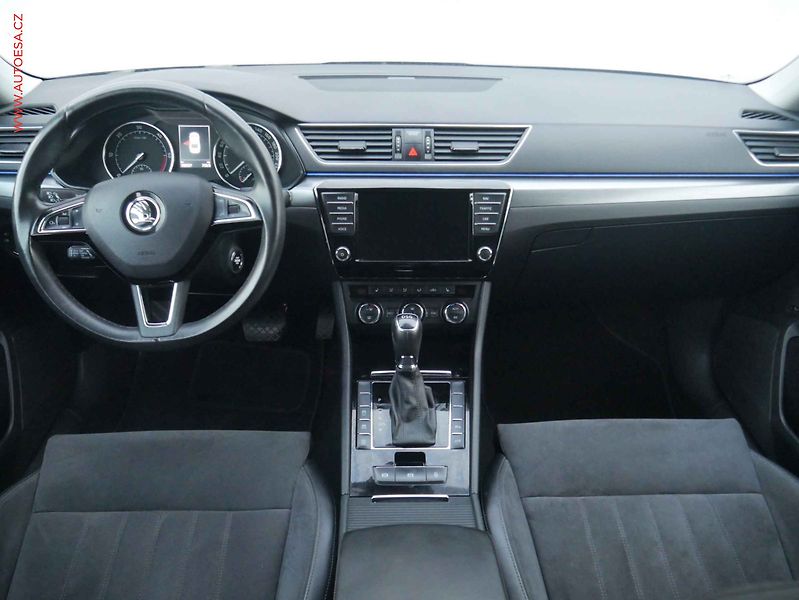 Škoda Superb (2016) 2.0TDi, ČR, Style, DSG - fotka 8 z 15