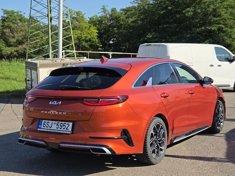 Kia ProCeed 1,5T-GDi lze i na splátky VŠEM - fotka 4 z 12